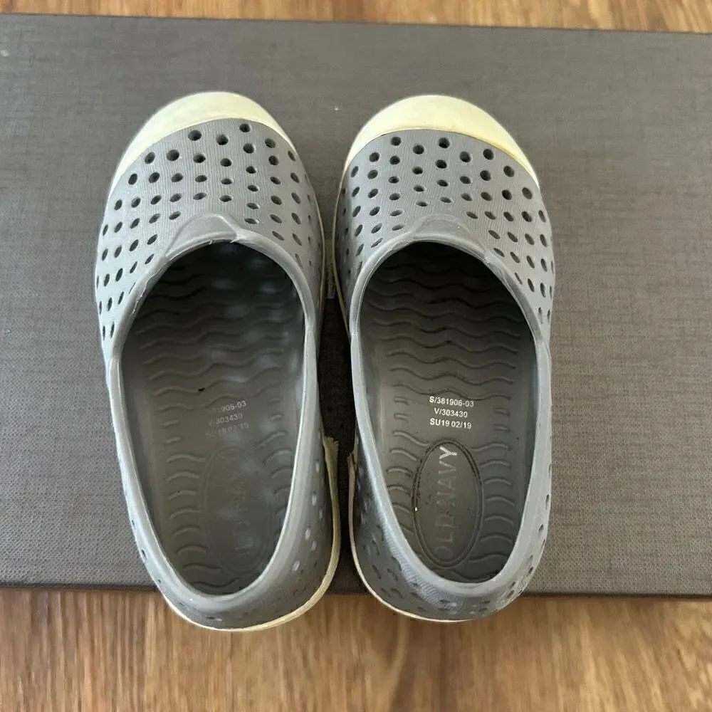 Old Navy gray slip on shoes kids 6 toddler